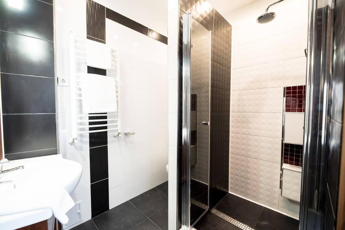 Apartament Ultra Large With Ac And Balcony *
